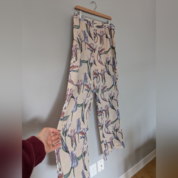 PrettyLittleThing Floral Sheer Wide Leg Pants- Cream Purple Vacation Holiday - Picture 7 of 12